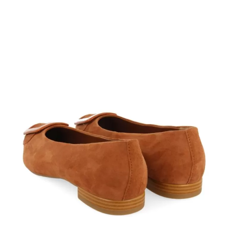 Gioseppo Ballet Pumps*Ballstad Women'S Tan Leather Ballet Flats With A Patent Buckle